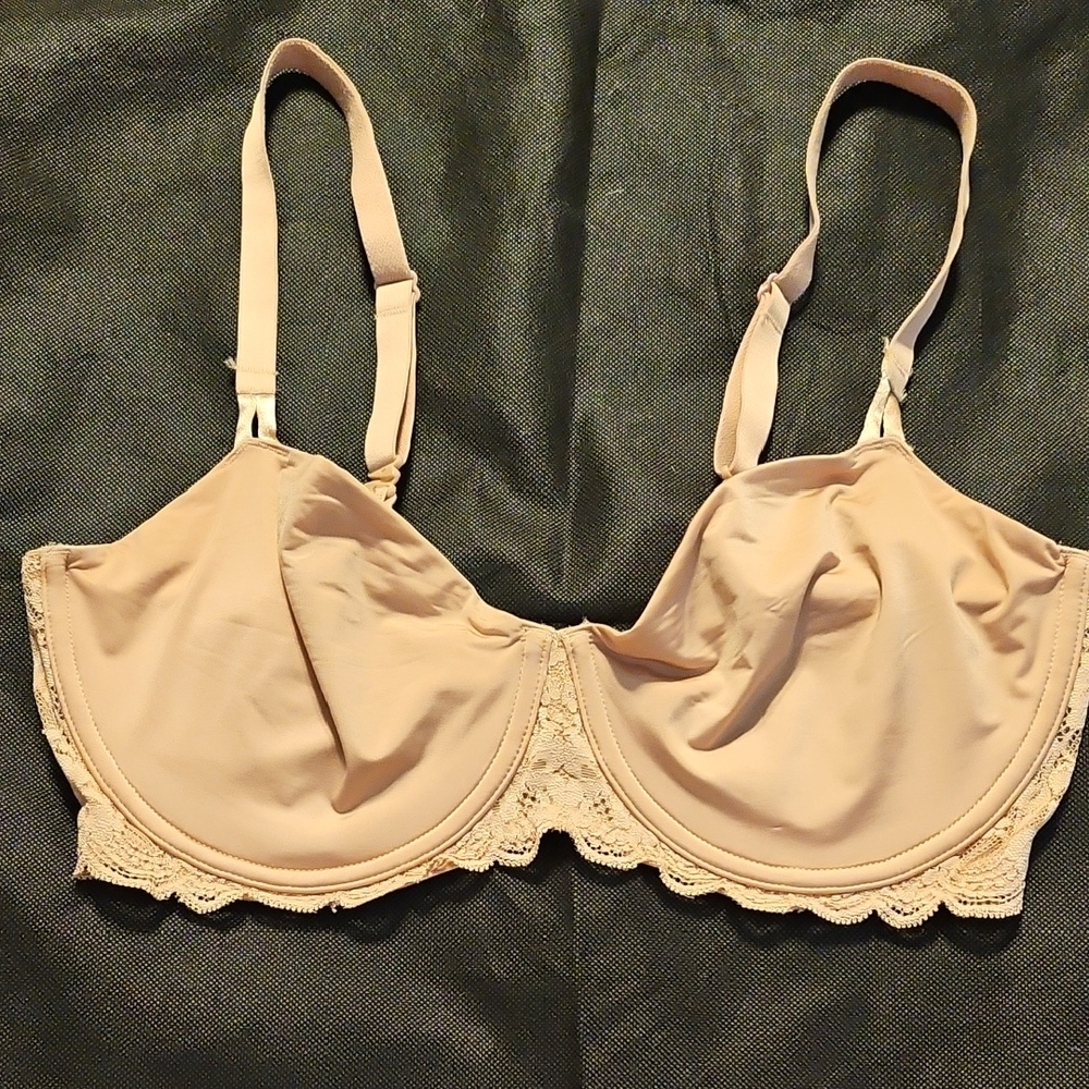 Victoria's Secrets Dream Angels Underwire Lace-Trim Bra - Women's Intimates